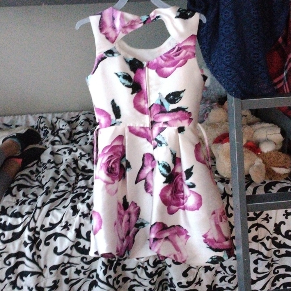 Dress - Picture 2 of 4